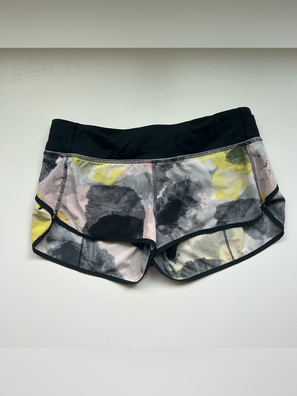 Women's Lululemon multicolor speed shorts